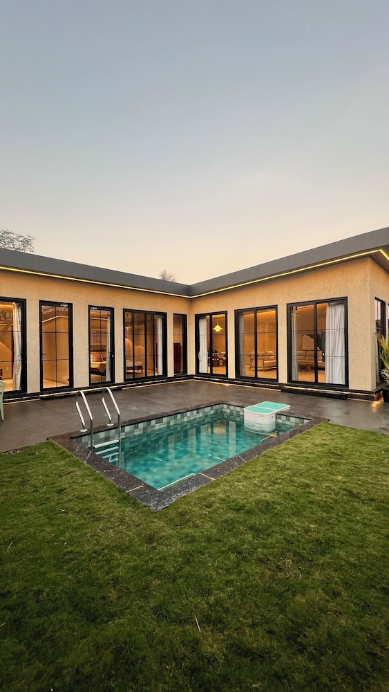 Finding Life House By Jumbo Holidayz