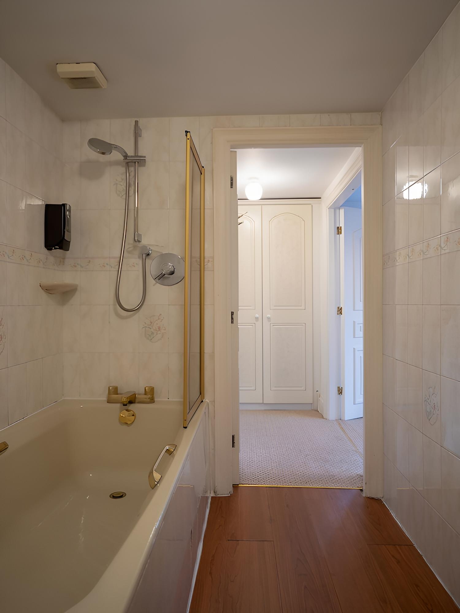 OakCroft GuestHouse Manchester Airport