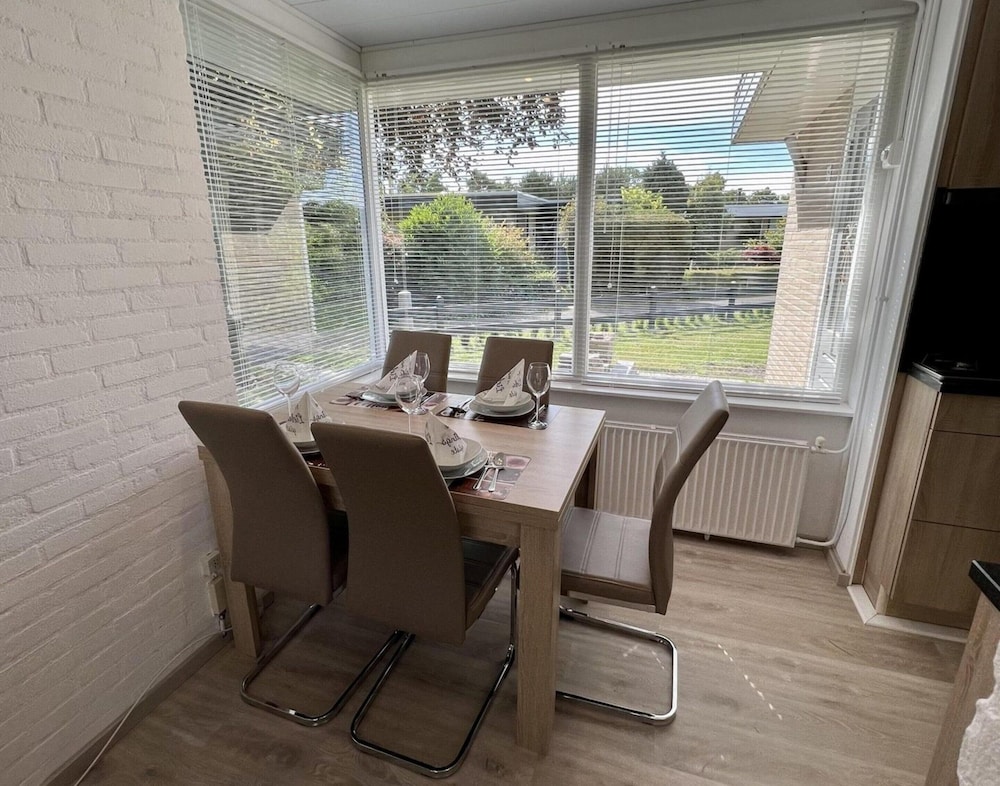Pet-friendly Bungalow Near Beach