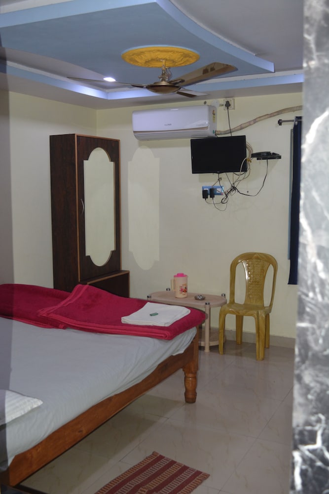 Hotel Mid Town Daringbadi