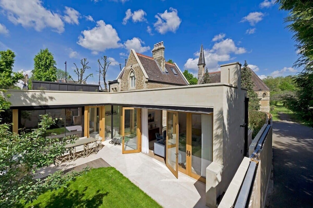 5 Bed House w/ Indoor Pool, Sauna & Private Garden - Fulham