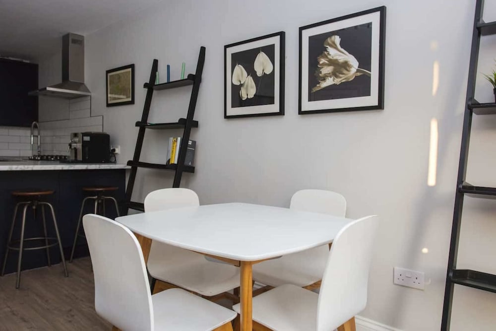 Lovely 2 Bedroom Flat Near Whitechapel Station