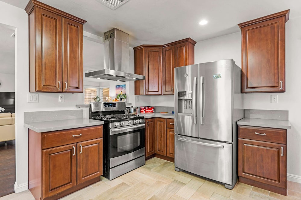 Spacious Retreat w Large Kitchen Outdoor Patio