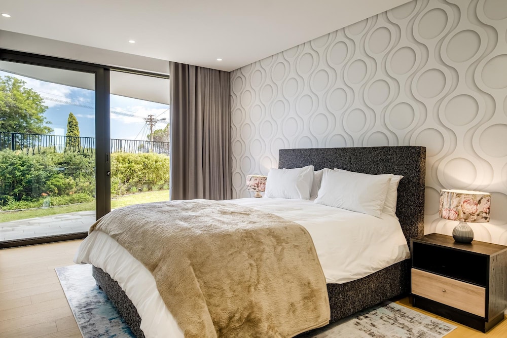 4BR Camps Bay Villa w Pool and Garden Casa Meya