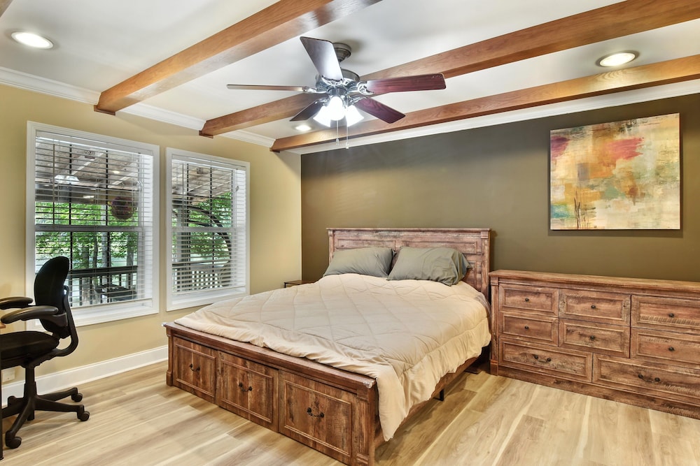 Cozy Cove Escape - Lakeside Retreat 3 Bedroom Cabin