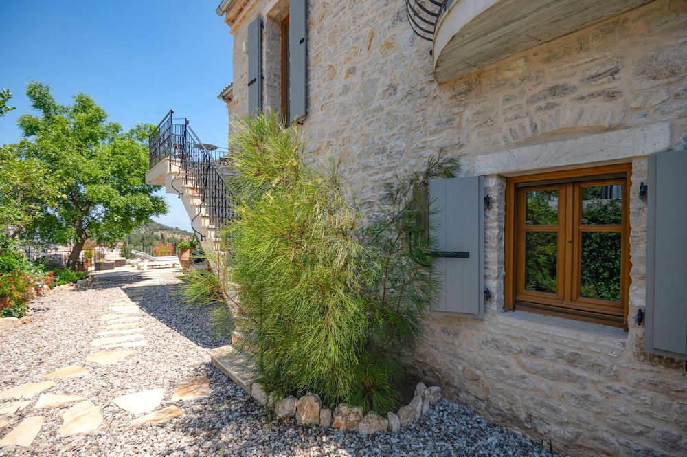 Bee Tree Villa in Corfu
