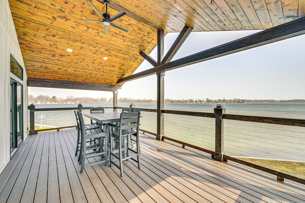 Views, Swimming & Family Fun: Chapman Lake Retreat