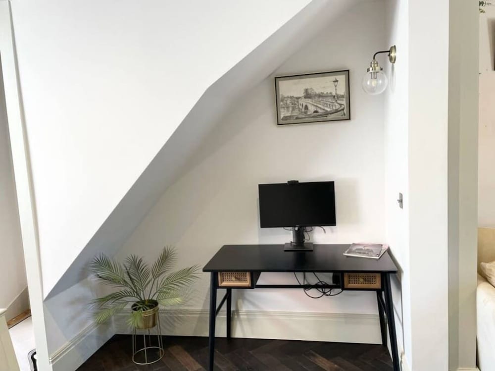 The Emerald - Central Henley 2 Bedroom House - From 145 Per Night