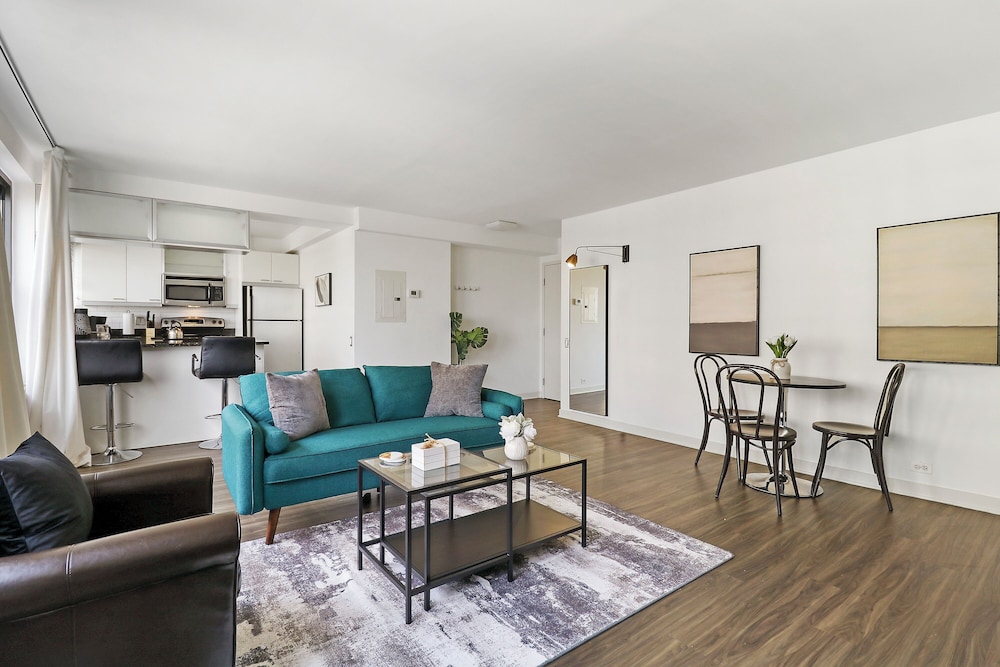 2BR Apt in Hyde Park - Algonquin 8E