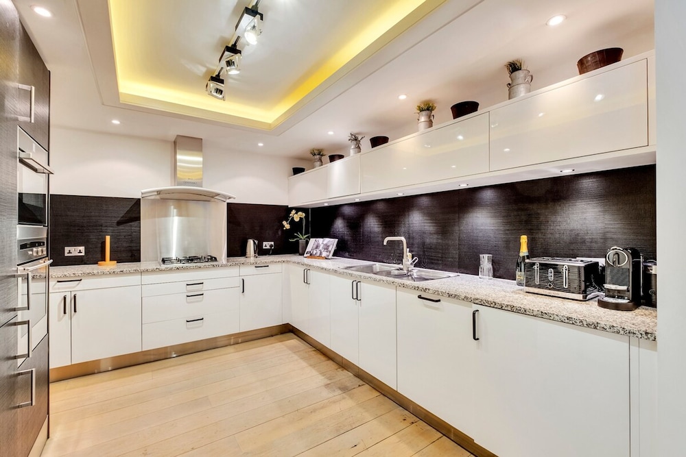 Luxe 4-bed Mews Home - 10 min to Harrods