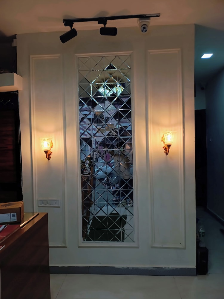 Shri Radha hotels