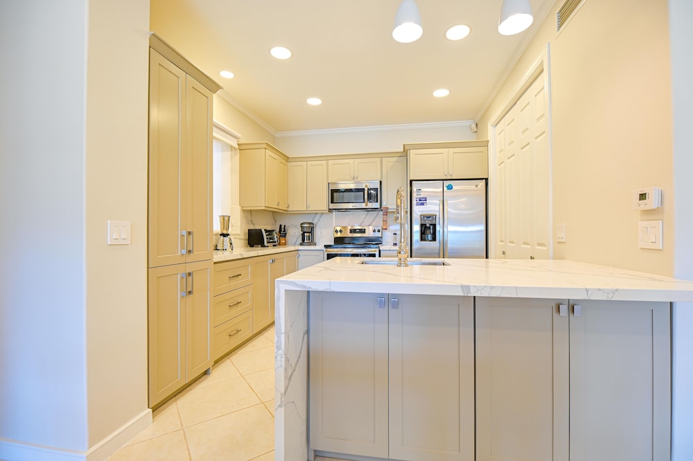 CR Luxury Los Sueños Condos