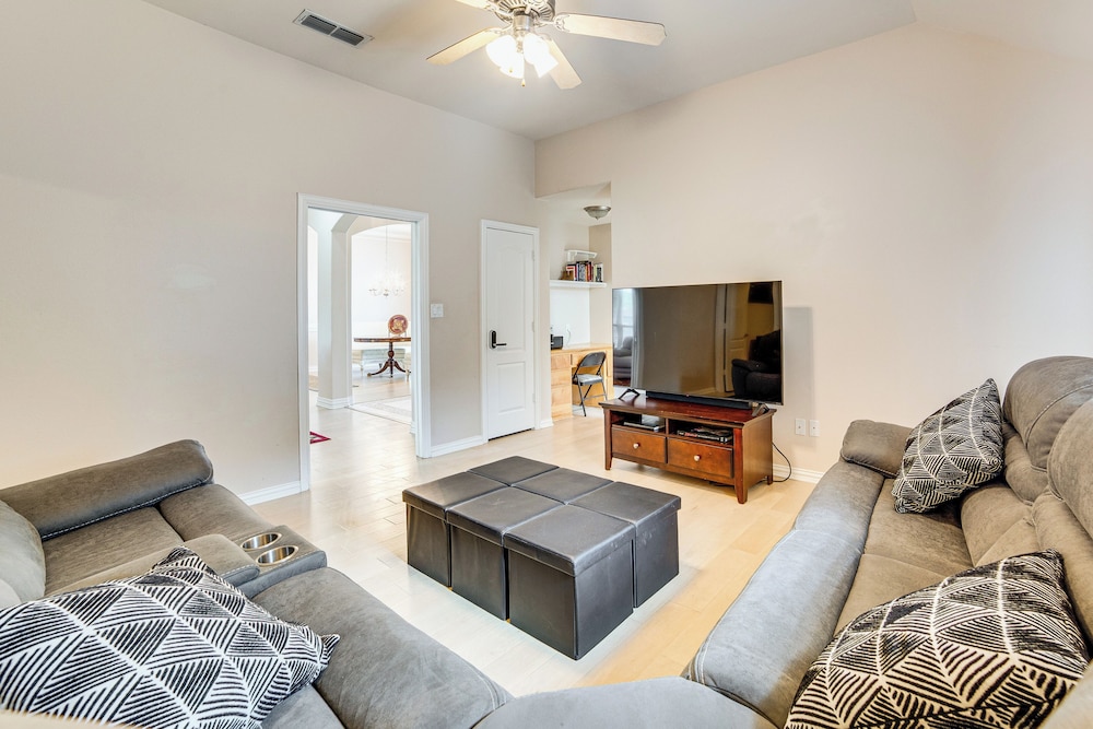8 Mi to Lake Palestine: Peaceful Family Retreat