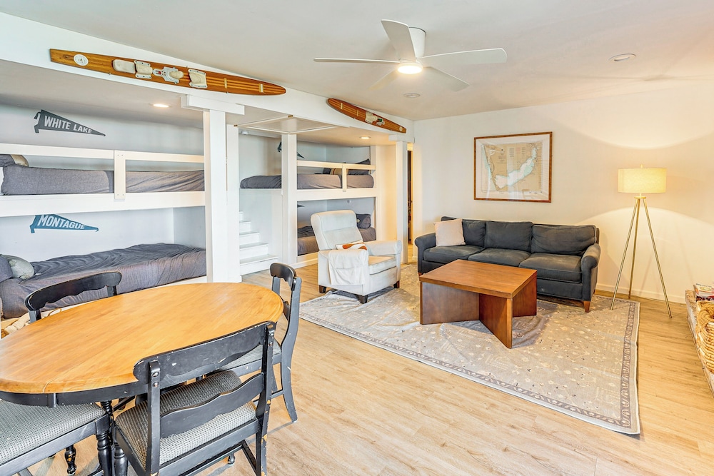 Lake View & Deck: Group Getaway in Whitehall!