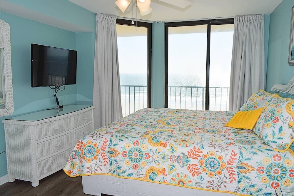 Conway Vacations - Beach Club Ii 4a 4 Bedroom Condo by RedAwning - Property Image 3