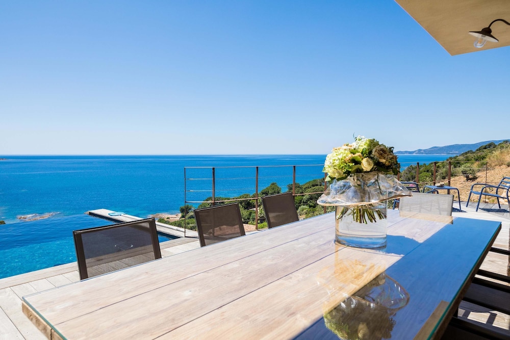 Architect Villaproperty Sea View Close to the Beaches