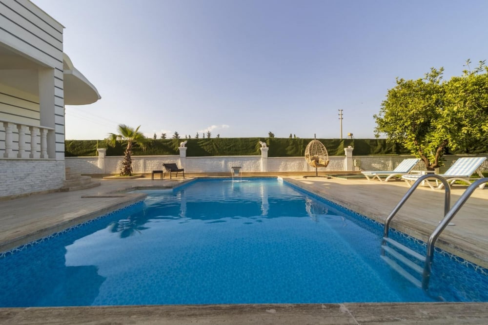Marvelous Conservative Villa in Muratpasa