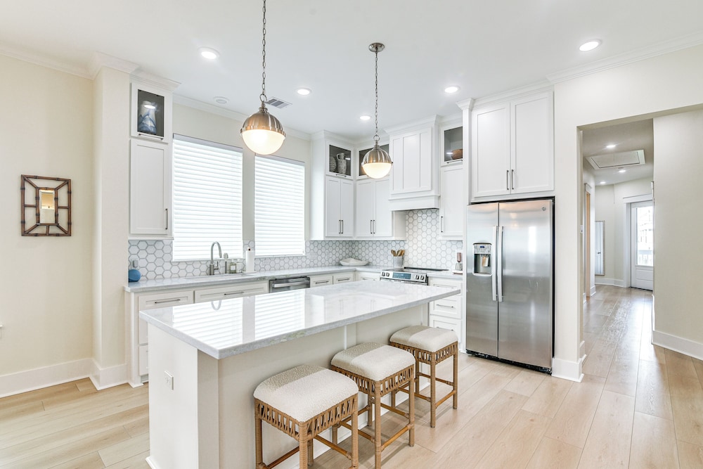 Walk to Beach: Galveston Gem w/ Pool Access