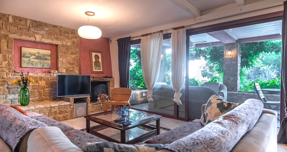 Maria Elena Villas