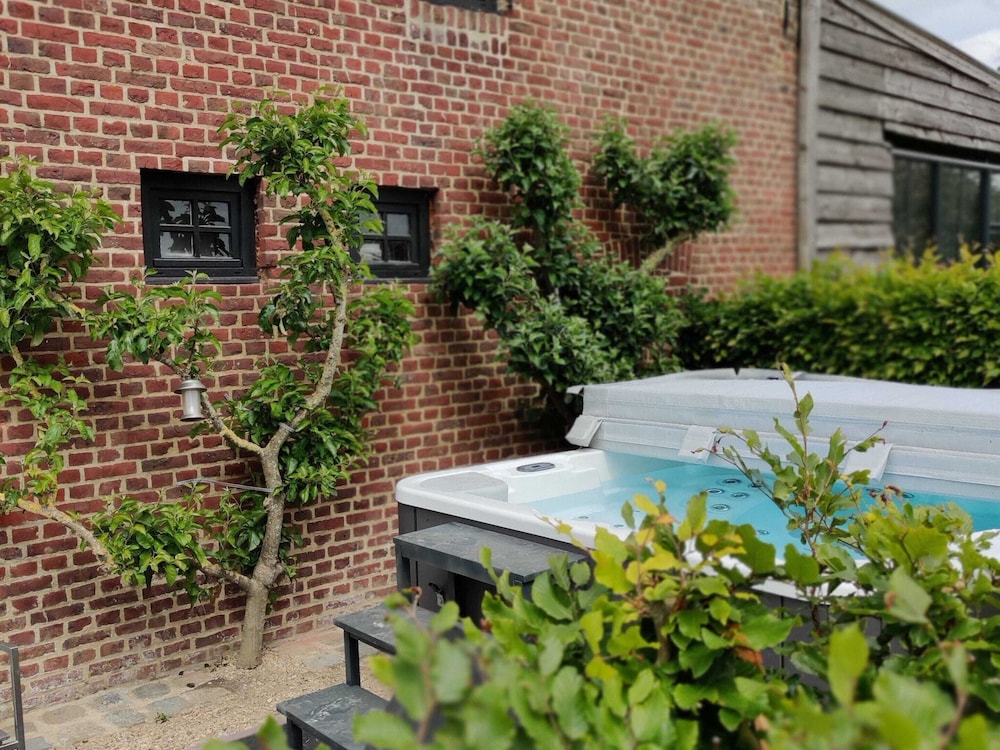 Holiday Home in West Flanders With Garden and Bubble Bath