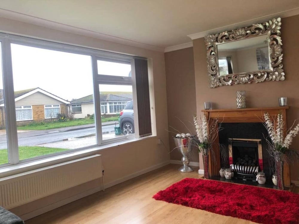 Bungalow 2 min Walk to Beach and sea Sleeps 6 view 5