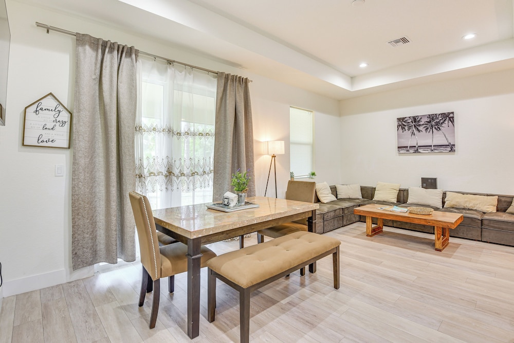 Family-friendly Home: 8 Mi to Warm Mineral Springs