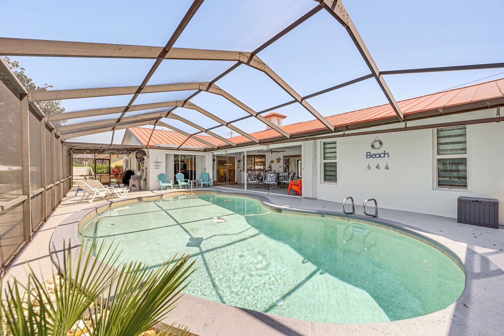 Outdoor Oasis: Marco Island Home Near Beaches