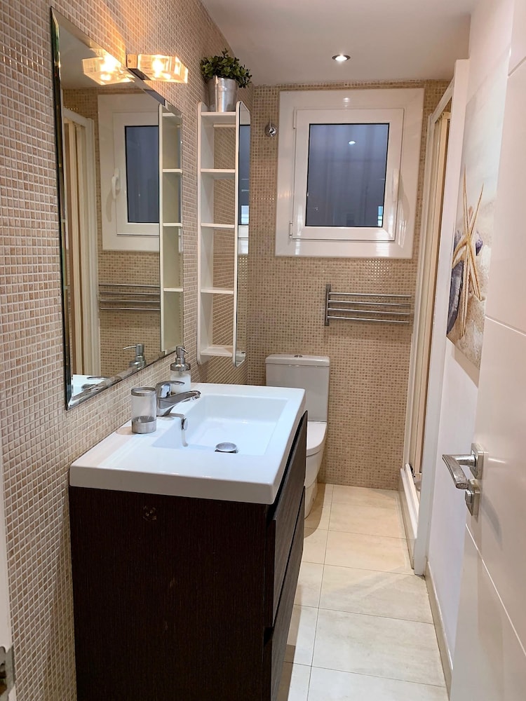 Cuban Green Terrace Apart -1st Floor-center