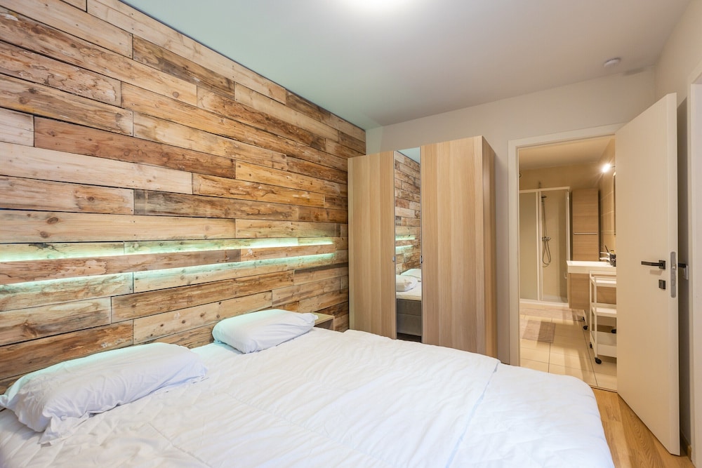 One-bedroom Apartment by the sea
