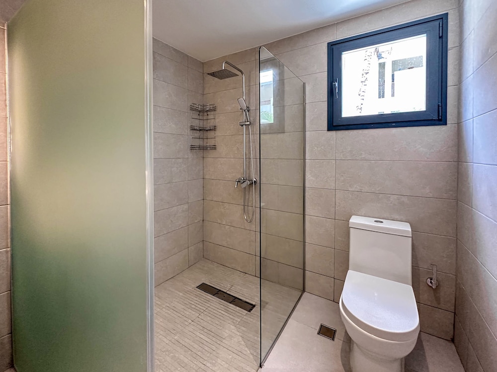 Luxury 3 Bedroom Apartment at the Beach