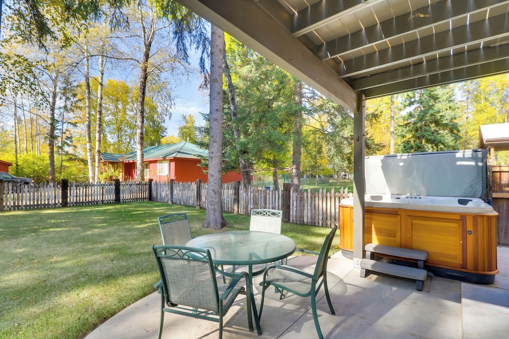 5 Mi to Whitefish Resort: Getaway w/ Shared Patio