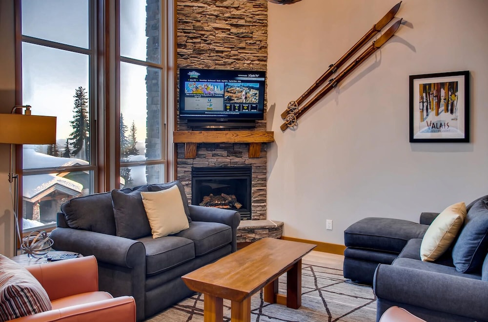385 Moonshine Crescent by Okanagan Premier