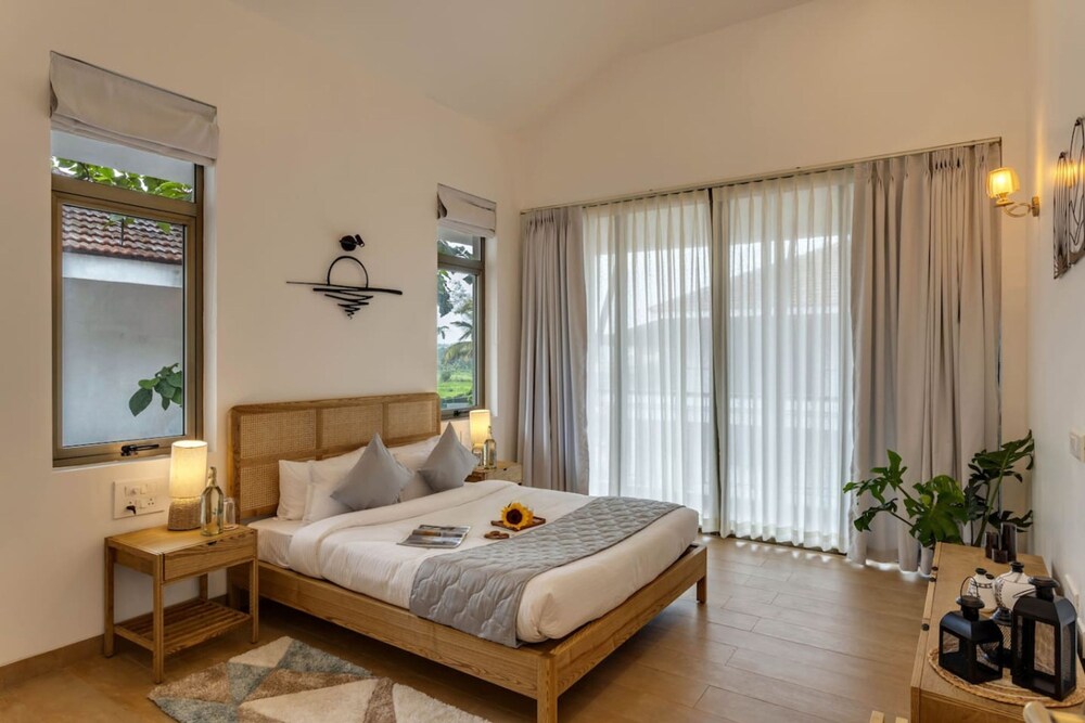 Casa Maxima - 4BR w Private Pool 1km to the Beach
