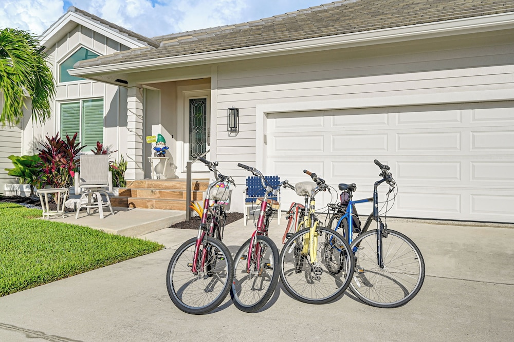 2 Mi to South Beach: Waterfront Home w/ Lanai!