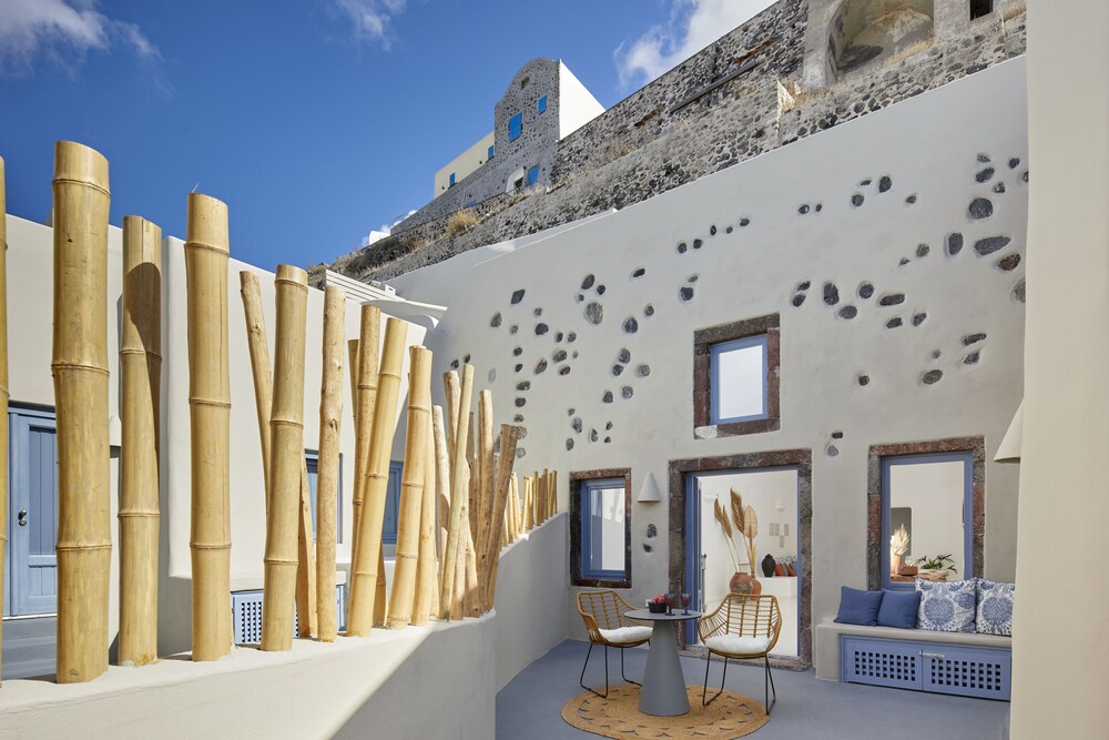 Luna Santorini Suites