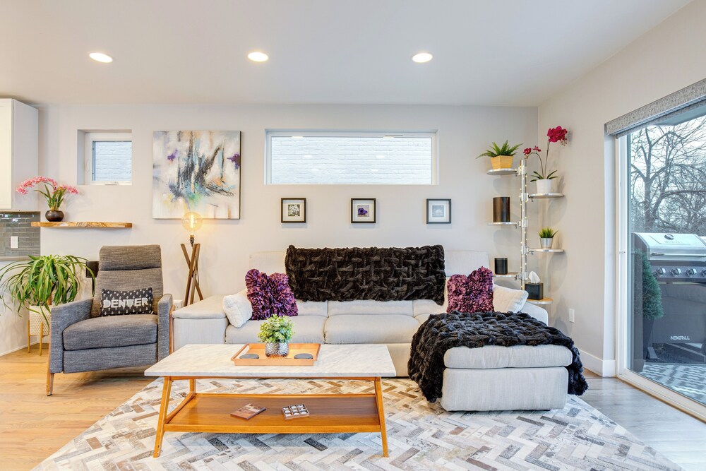 1 Mi to Dtwn Denver: Sleek Duplex w/ Rooftop Deck!