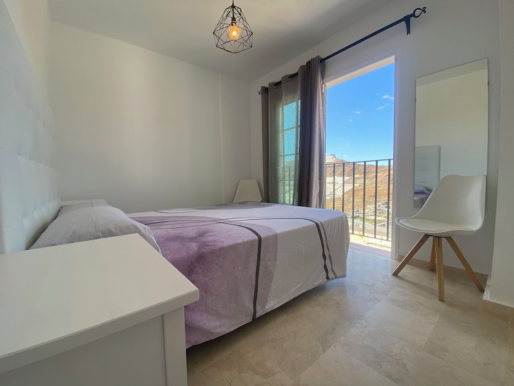 New Renovated Family Home Above Swimming Pool!