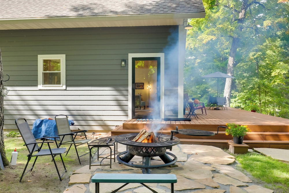 Paddle, Play & Relax: Home w/ Pioneer Lake Access!