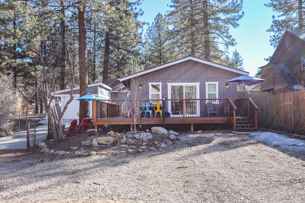 Comet's Cabin