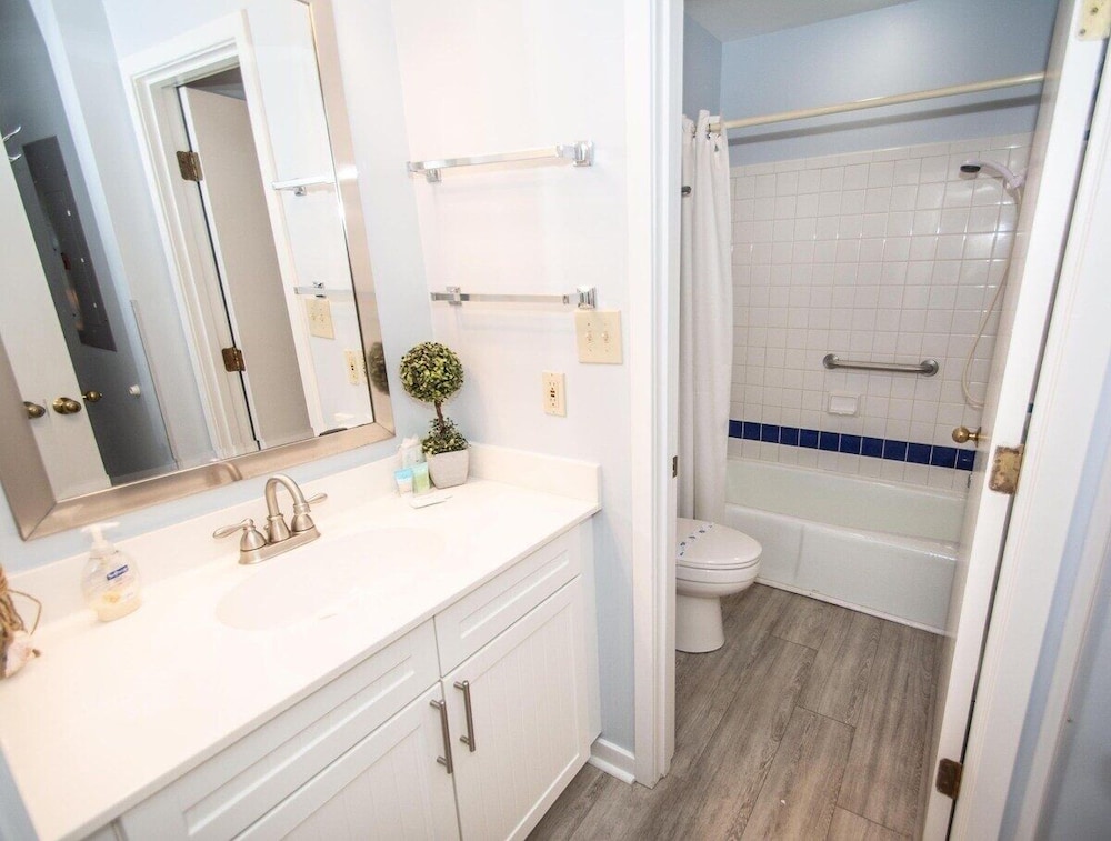 West Hyde Park 2e 2 Bedroom Condo