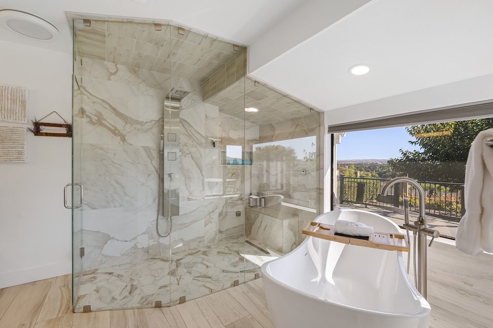 Paso Vista Bella by Avantstay Luxe Group Escape w Wine Country Views
