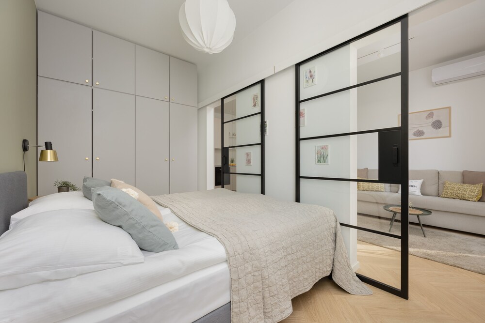 Subtle Apartment in Warsaw by Renters view 5