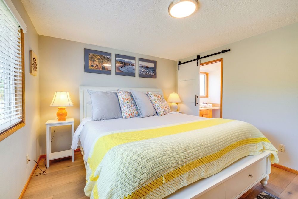 1/8 Mi to Neskowin Beach! Cozy Oregon Coast Home