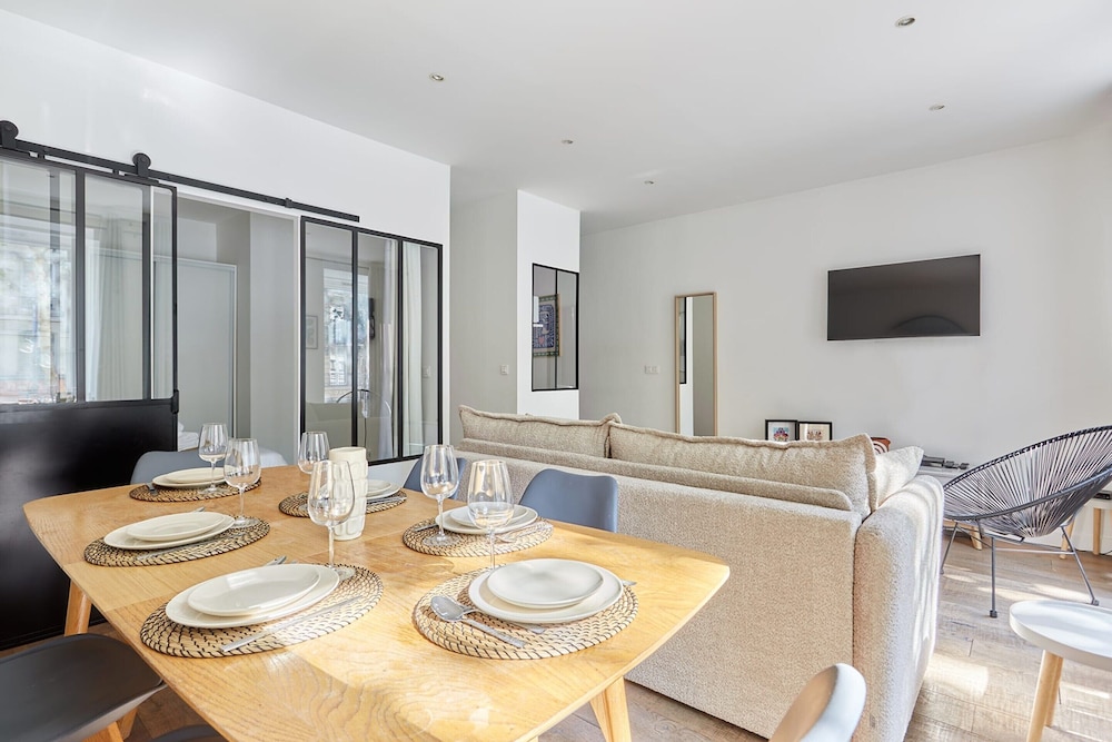 Apartment 2 Bedrooms Center of Paris