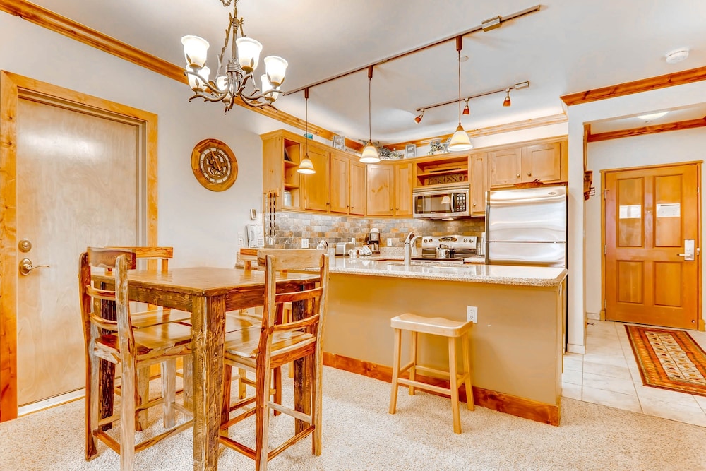 Summit County Vacations - Updated 1br Premier At Black Bear Lodge- Kids Ski Free 1 Bedroom Condo by RedAwning - Property Image 18