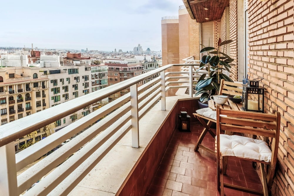 Triana - 1 Bedroom Apartment in Trafalgar