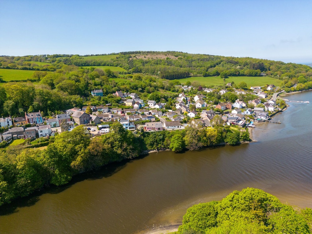 Teifi Villa