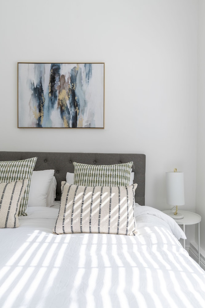 Elegant Retreat Modern Comforts, Prime Location