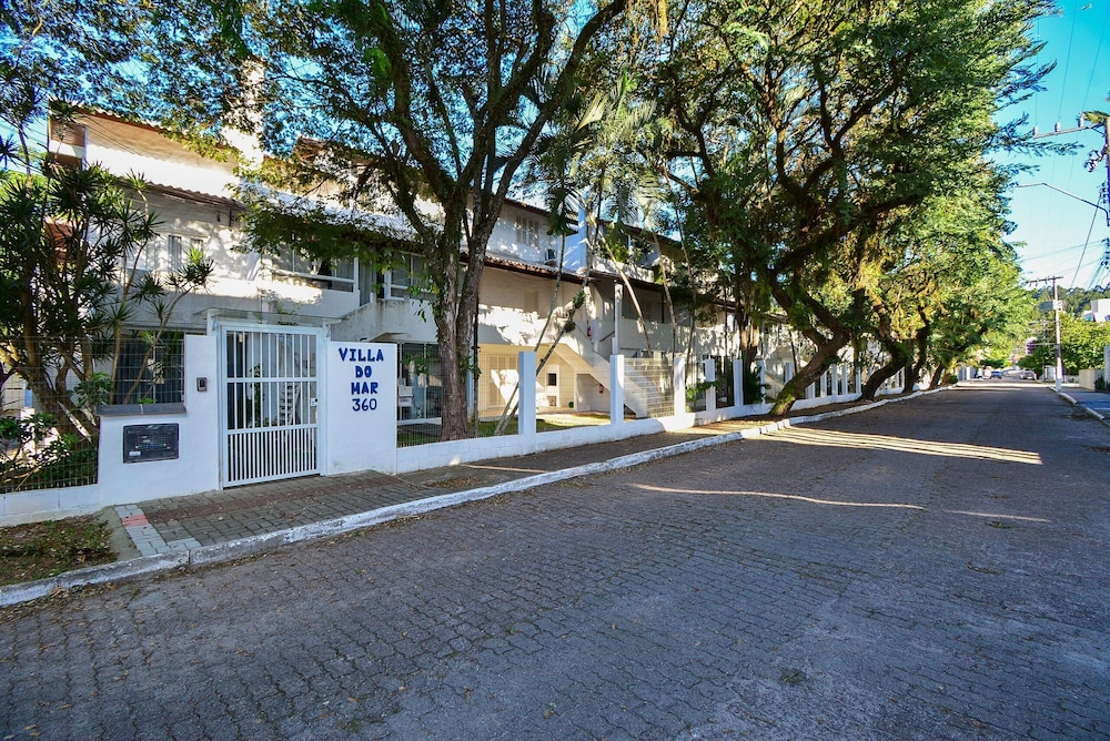 Apê a 150m da praia de Canasvieiras