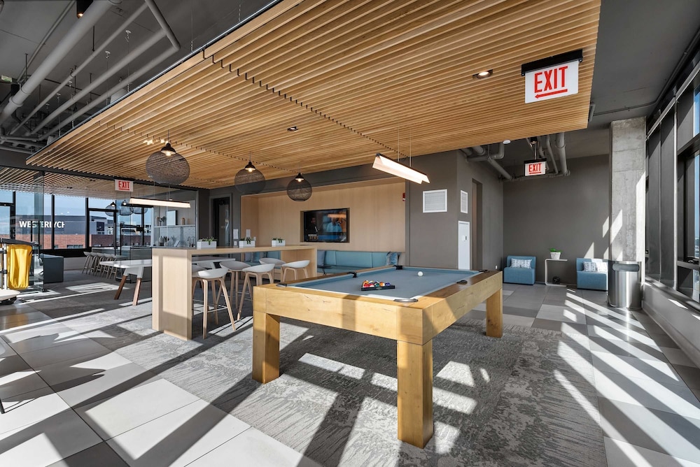 Skyline Penthouse Duo 6 Bedrooms for Large Groups